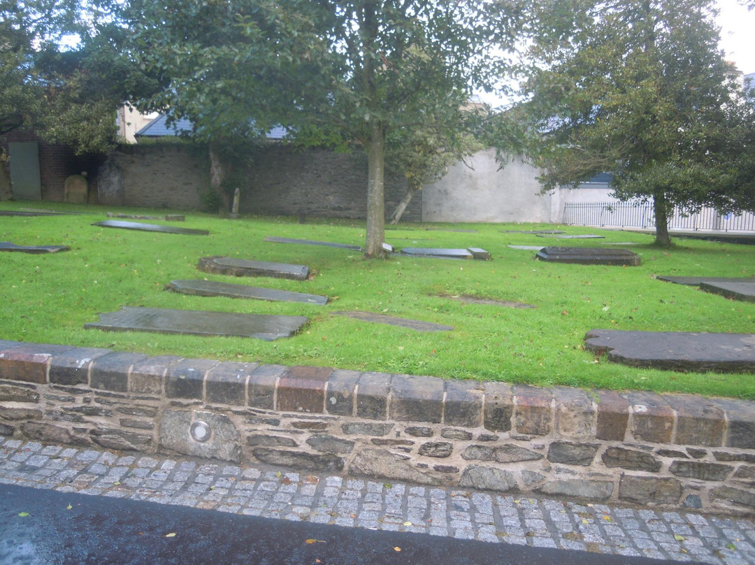 St. Columb's Cathedral Cemetery-德里必去景点