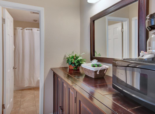 Cottage On The Green主图