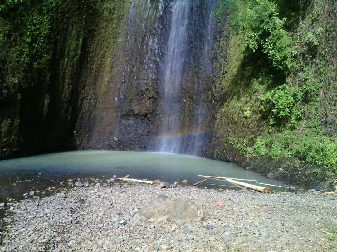 Sidoharjo waterfall景点图片