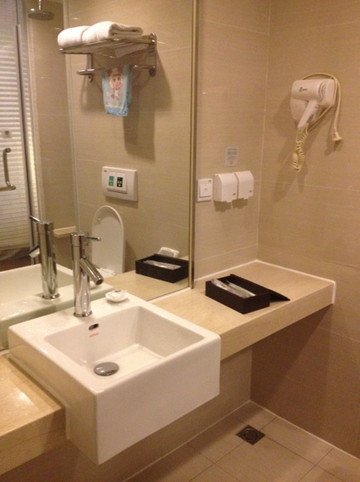 上海汉庭全季静安寺康定路店主图