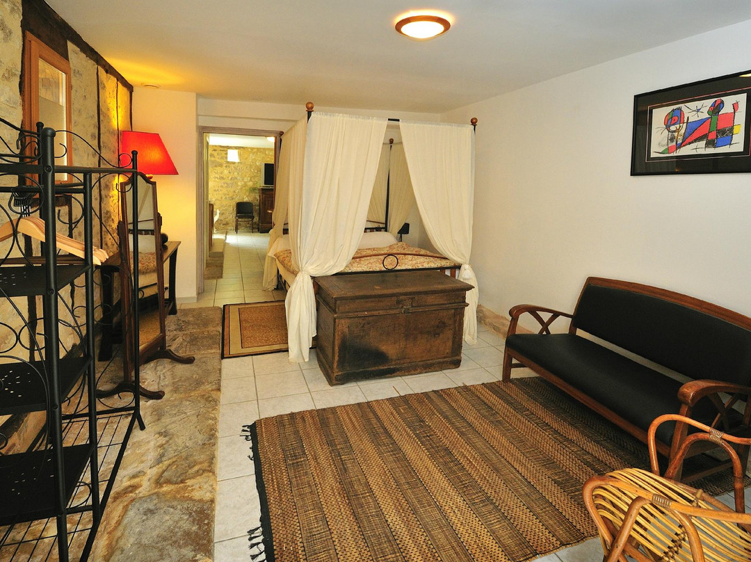 Hotel Le Saint Robert主图