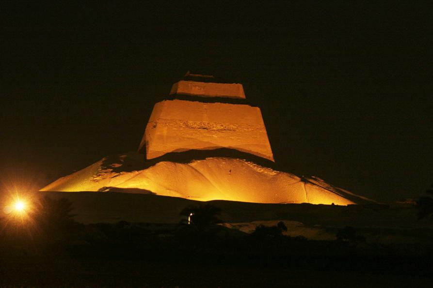 The Pyramid of Sneferu-法尤姆必去景点
