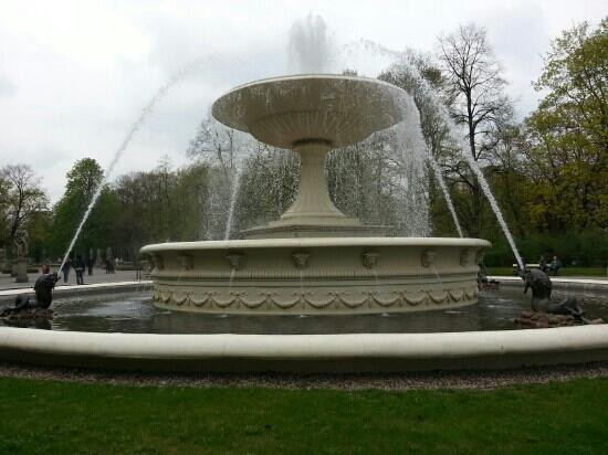 Marconi Fountain景点图片