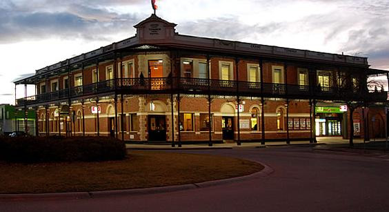 Forge Creek酒店住宿-Grand Terminus Hotel