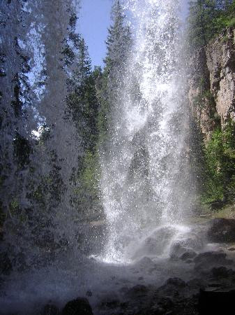 Hanging Lake Trail-格伦伍德温泉必去景点