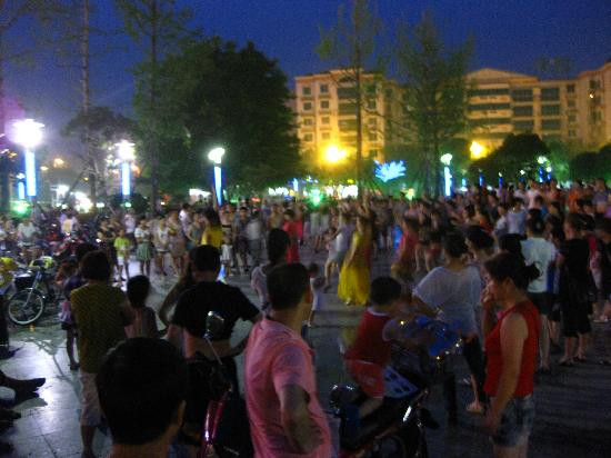 诗城大酒店主图