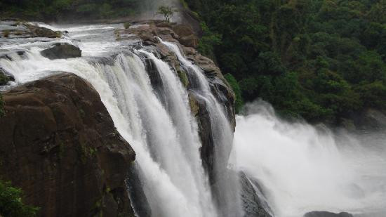 Athirappilly Waterfalls景点图片
