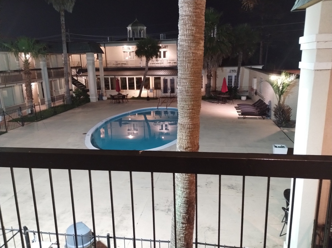 Carmel Inn & Suites主图