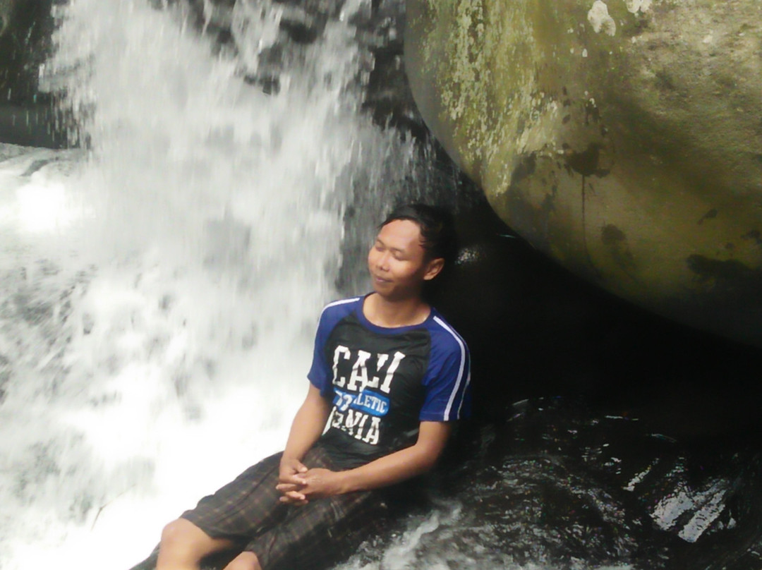 Leuwi Hejo Waterfalls景点图片