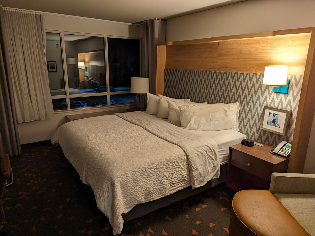 堪萨斯城机场假日酒店主图