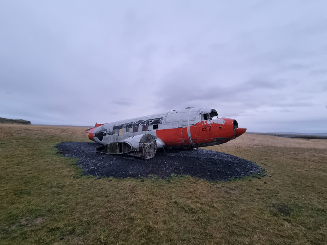 DC-3 Airplane wreck - Eyvindarholt-霍尔斯沃德吕尔镇必去景点