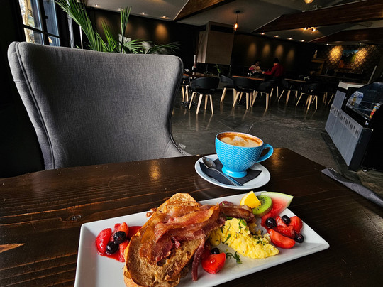 highline cafe & lounge