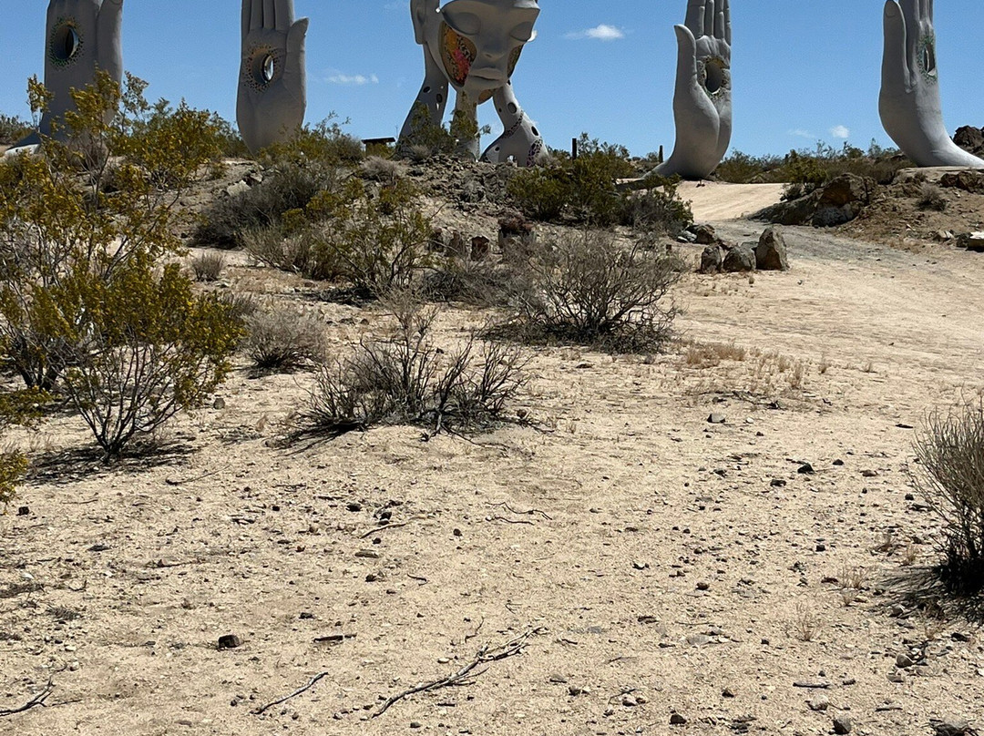 Transmission Sculpture By Daniel Popper-约书亚树必去景点