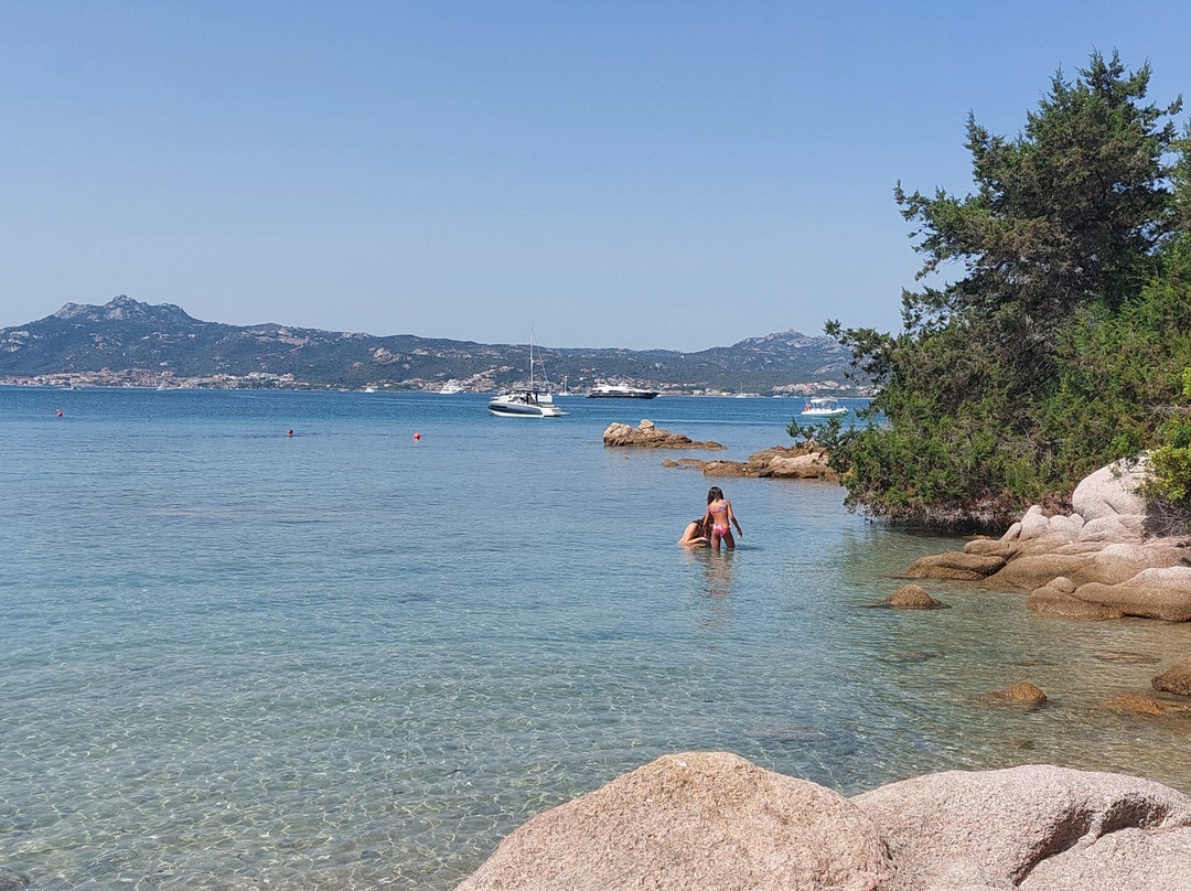 Spiaggia della Cala Li Mucchi Bianchi-Baia Sardinia必去景点
