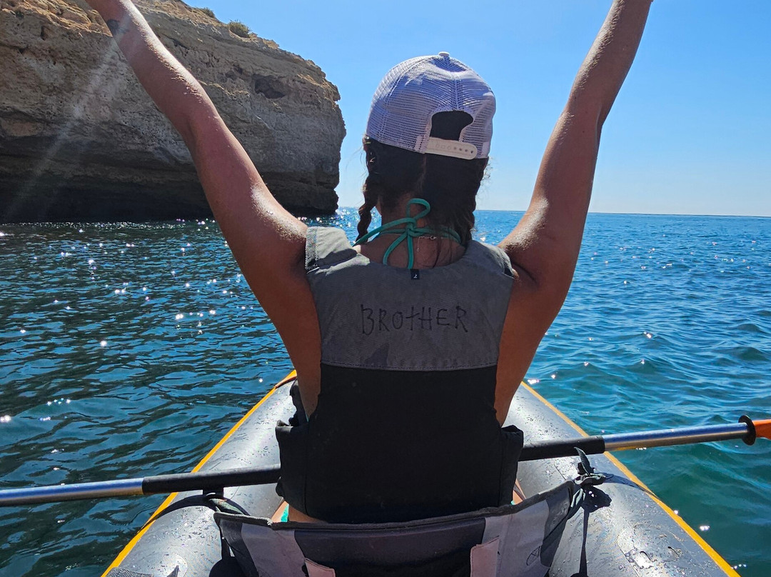 Benagil Kayak & SUP Tour Brotherootz景点图片