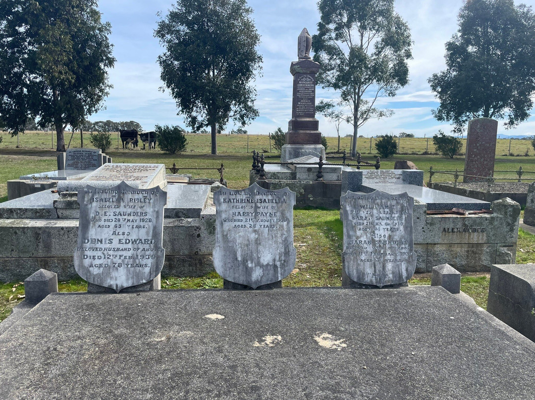 Coongulmerang Cemetery景点图片