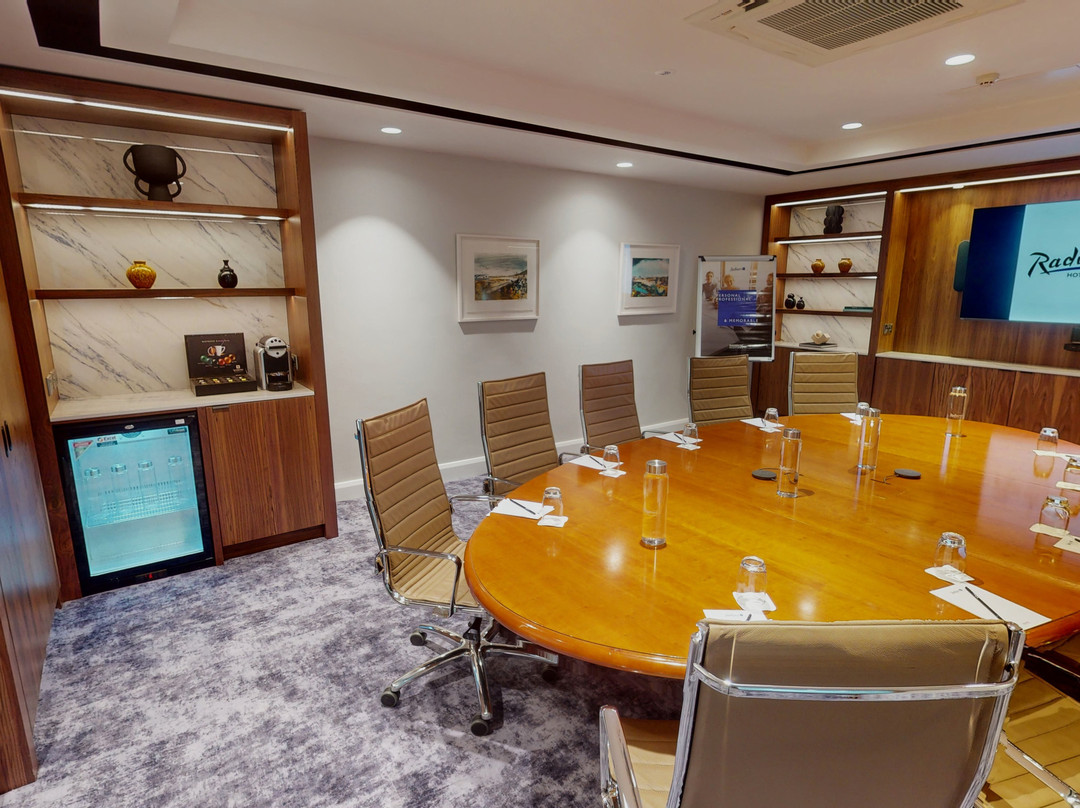 都柏林机场丽笙酒店主图