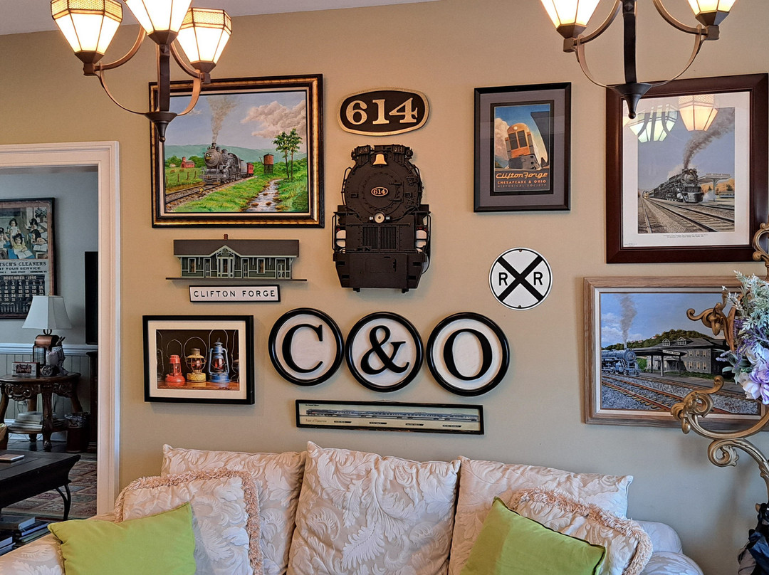 The Red Lantern Inn主图