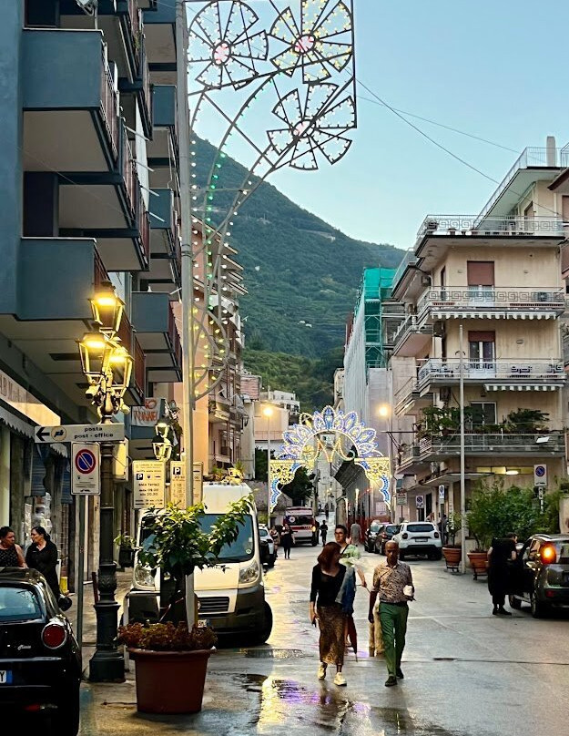 Piazza centrale minori-米诺利必去景点