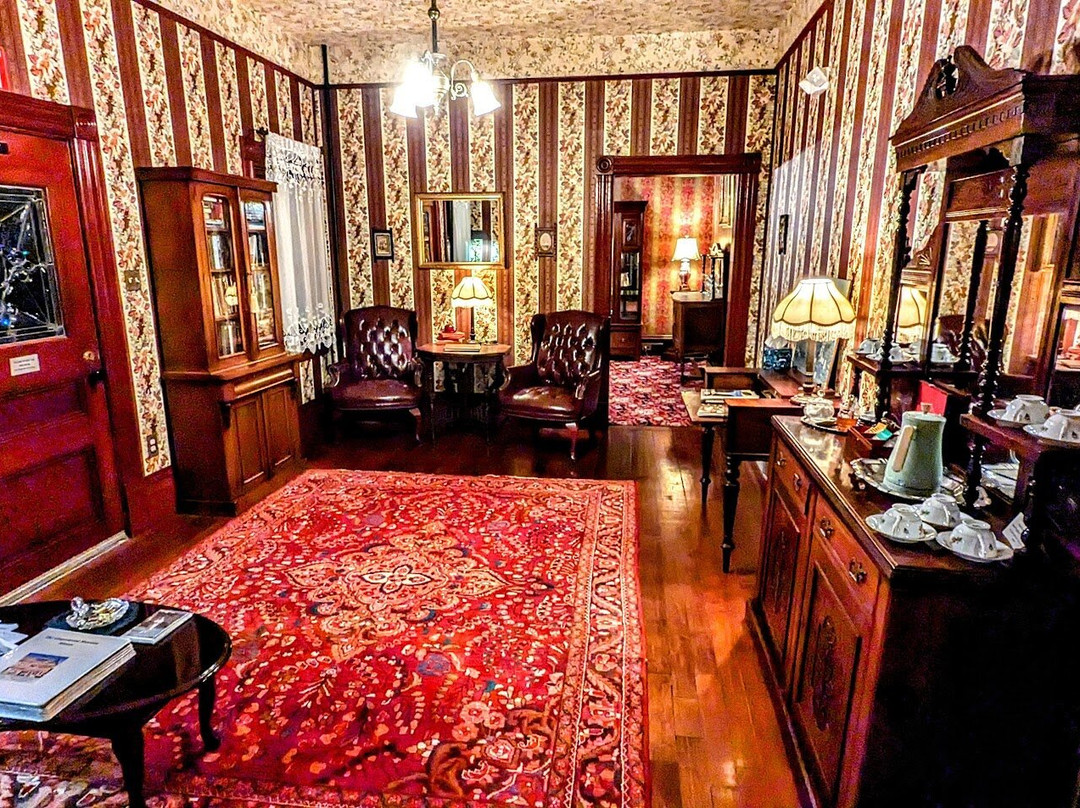 The Gingerbread Mansion Inn主图