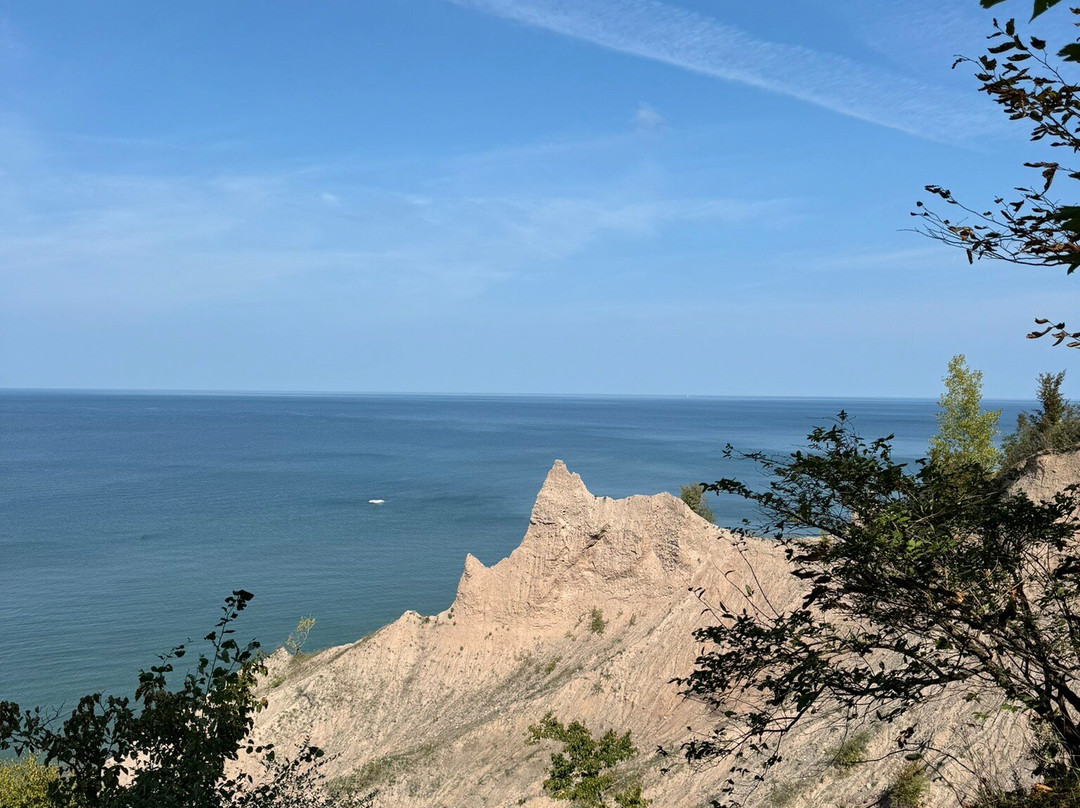 Chimney Bluffs State Park景点图片