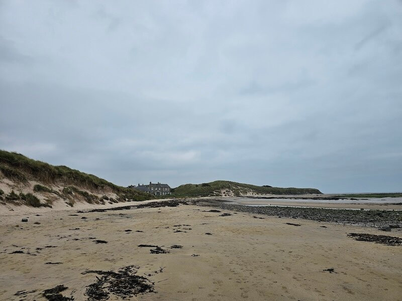 St Aidan Beach-班堡必去景点