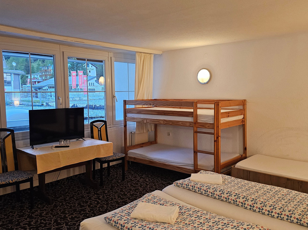 奥林匹亚酒店主图