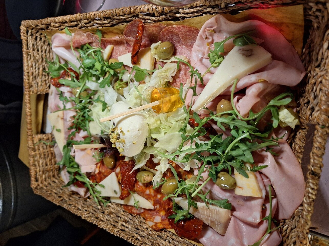 First-卡塔尼亚必去景点