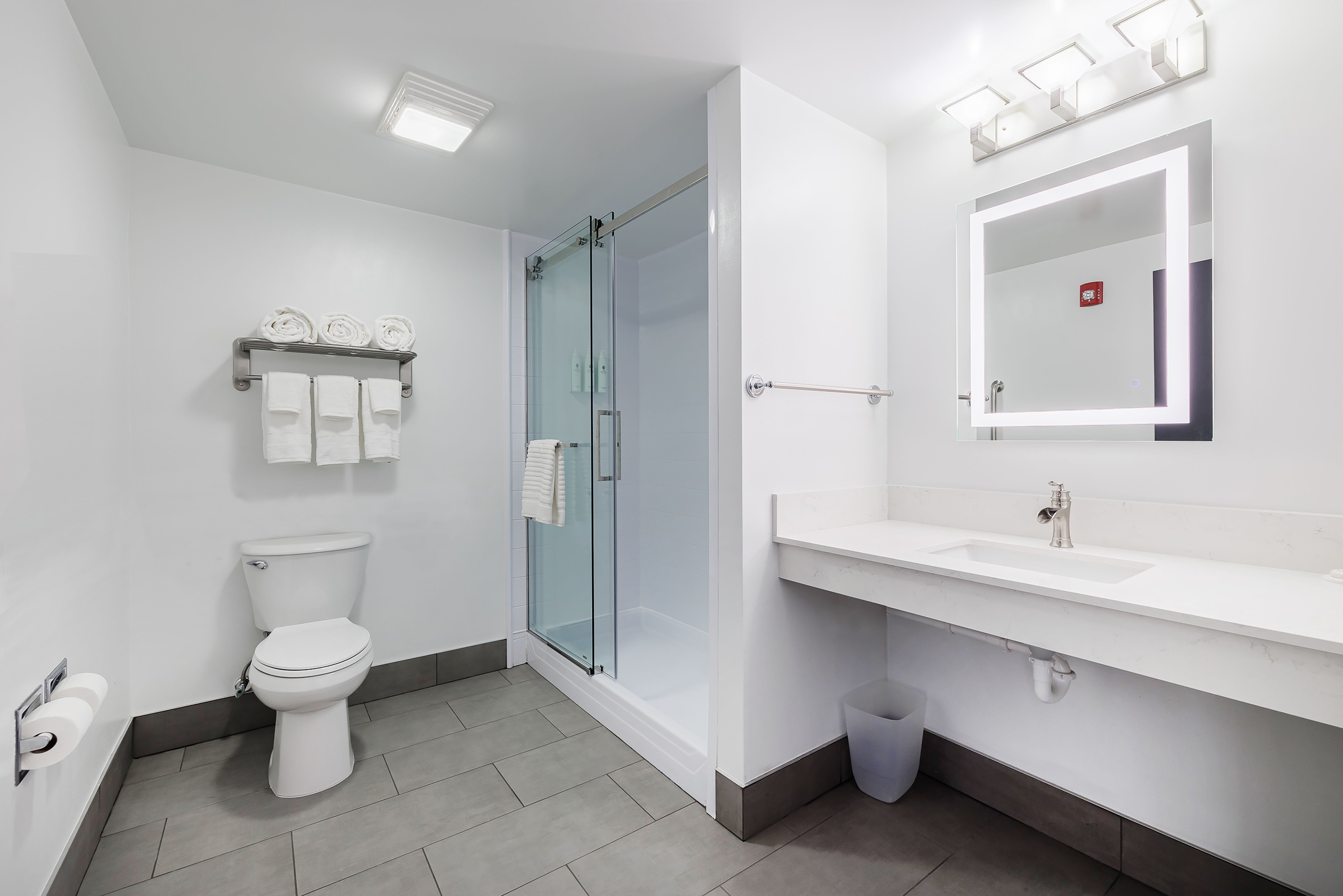 Country Inn & Suites by Radisson, Rochester-Pittsford/Brighton, NY-浴室