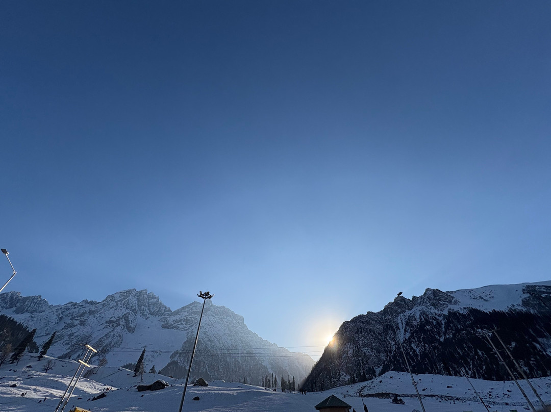 Hotel Glacier Heights主图