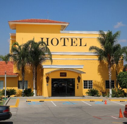 奎雷塔罗扎尔酒店主图