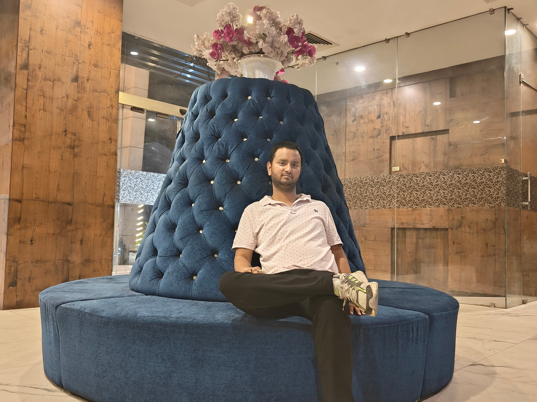 Regenta Central Hotel & Convention Centre主图