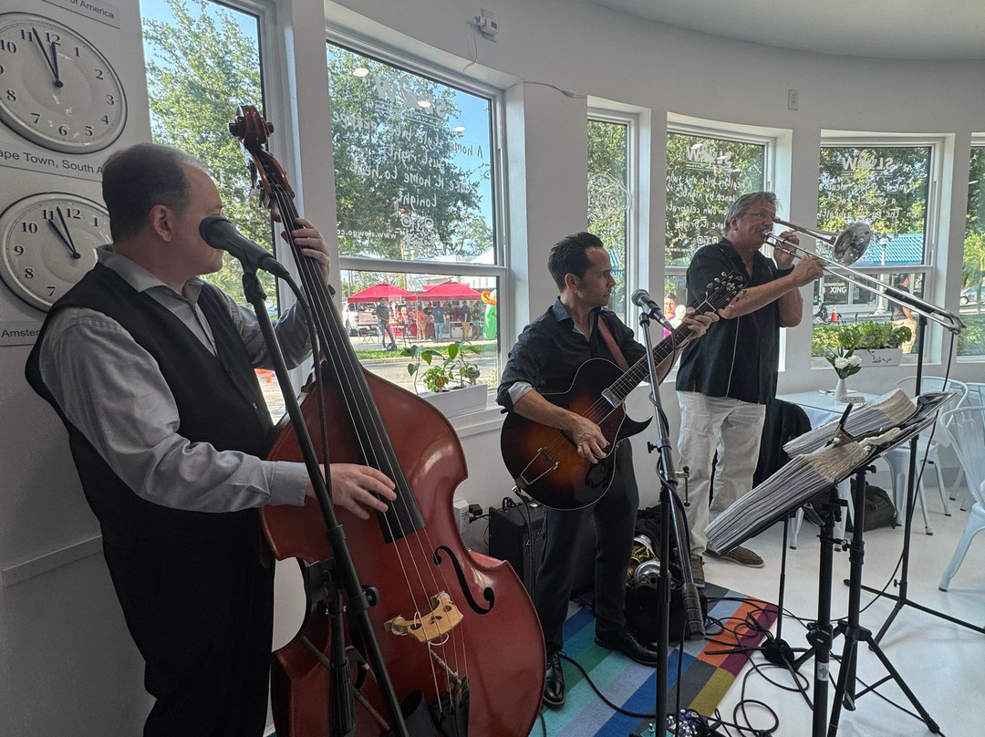 Slow Or On-the-go Café