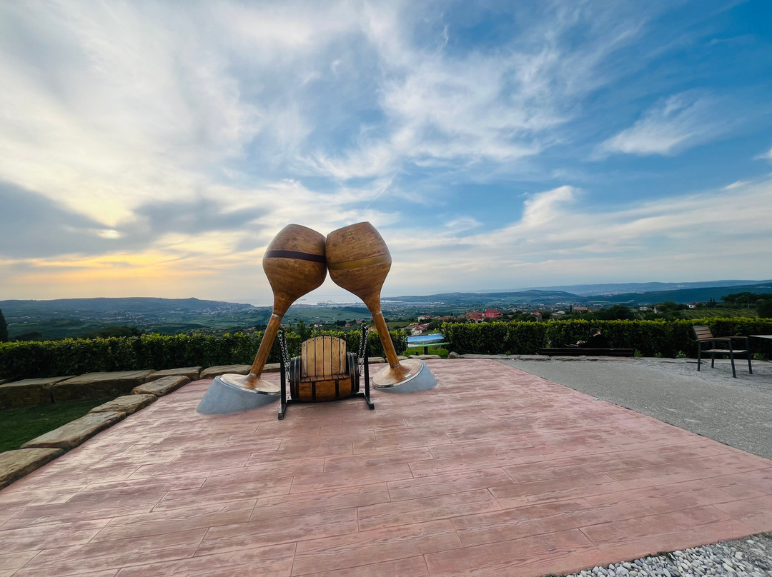 Wine Fountain Marezige-Marezige必去景点