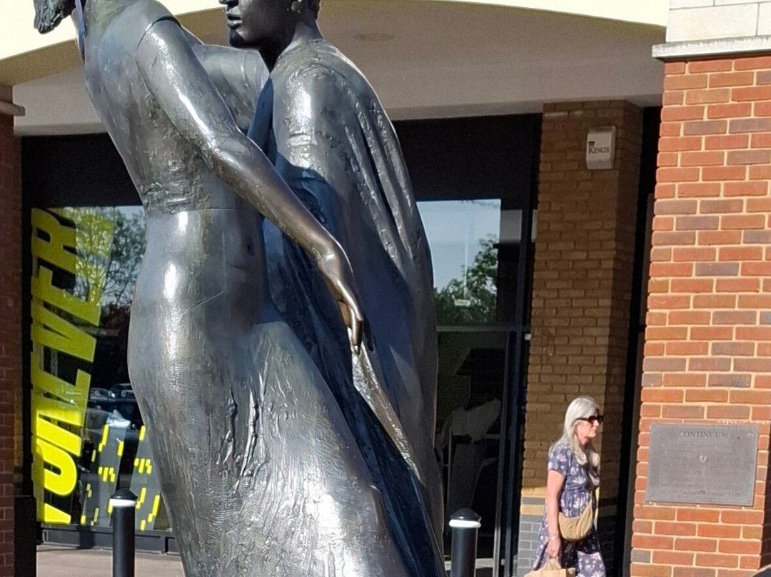 Time Contiuum Statue-斯坦斯必去景点