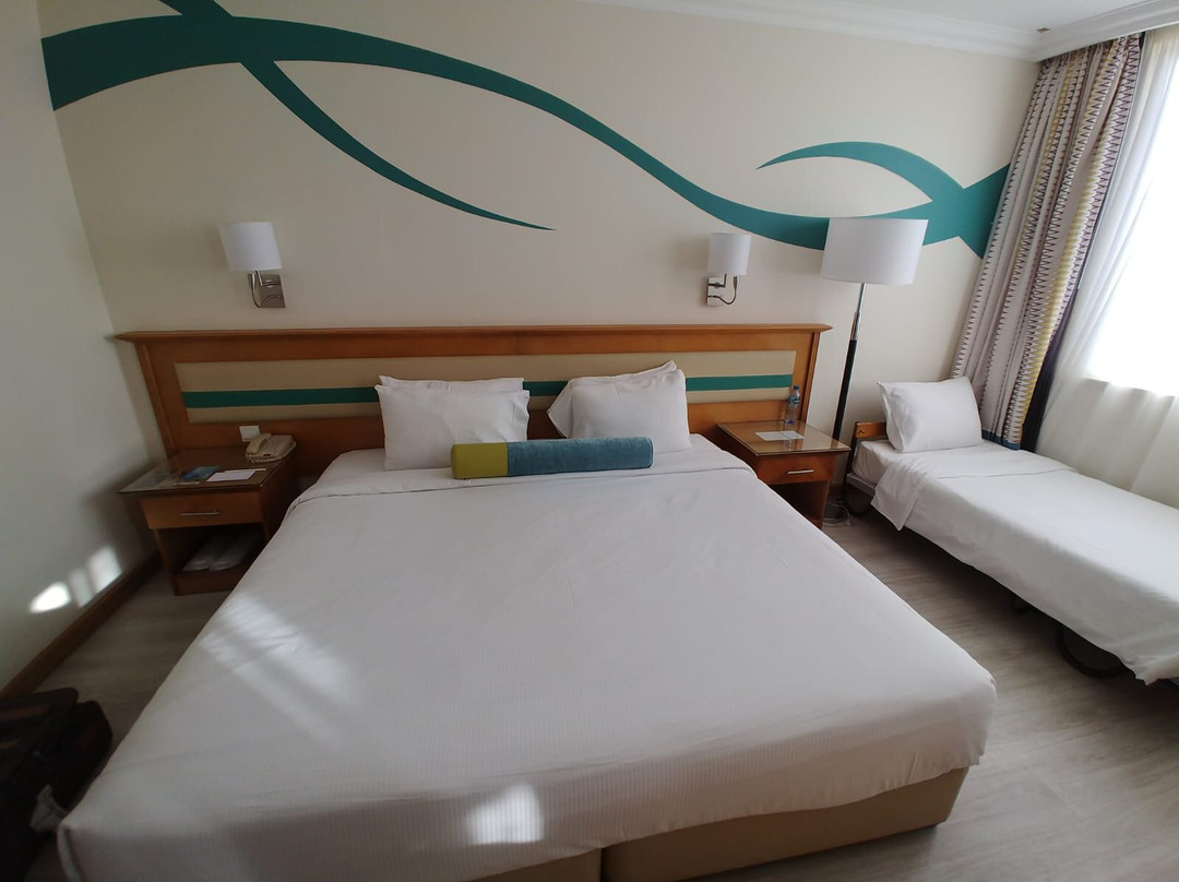 珊瑚海滩度假酒店主图