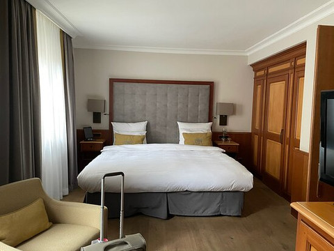 普拉茨尔酒店主图