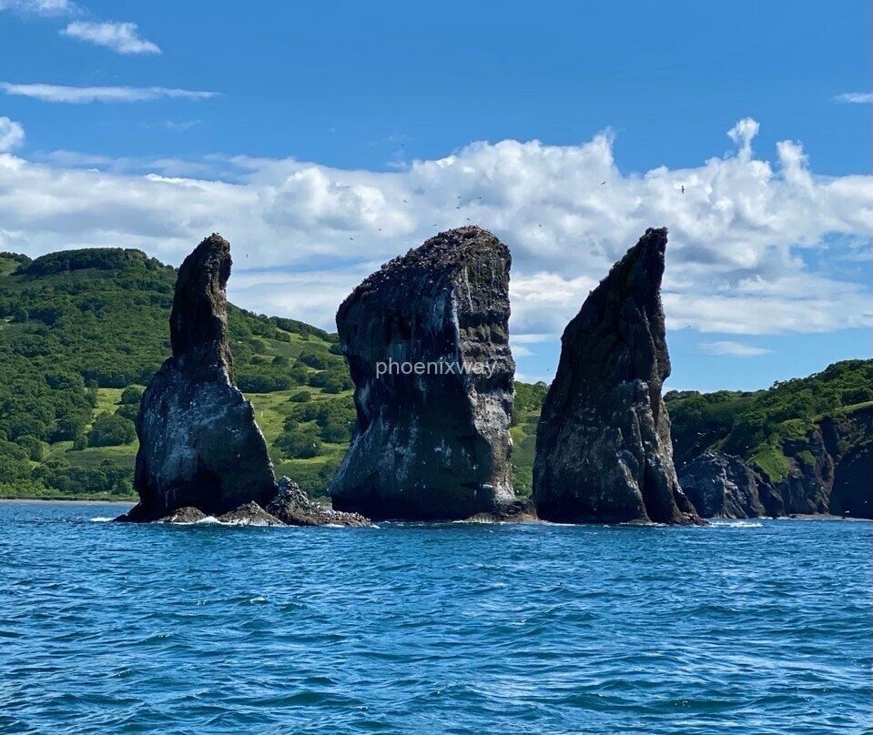 Three Brothers Rocks-堪察加彼得巴甫洛夫斯克必去景点