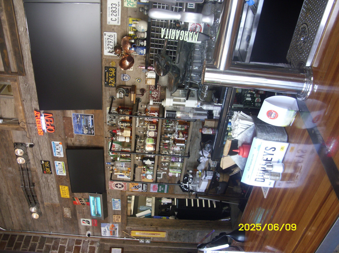 Dudley's Garage | Restaurant & Bowling