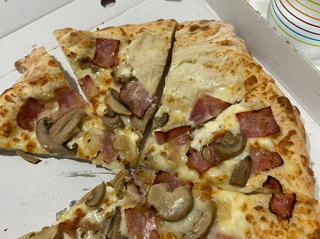 Mucho Más Que Pizza