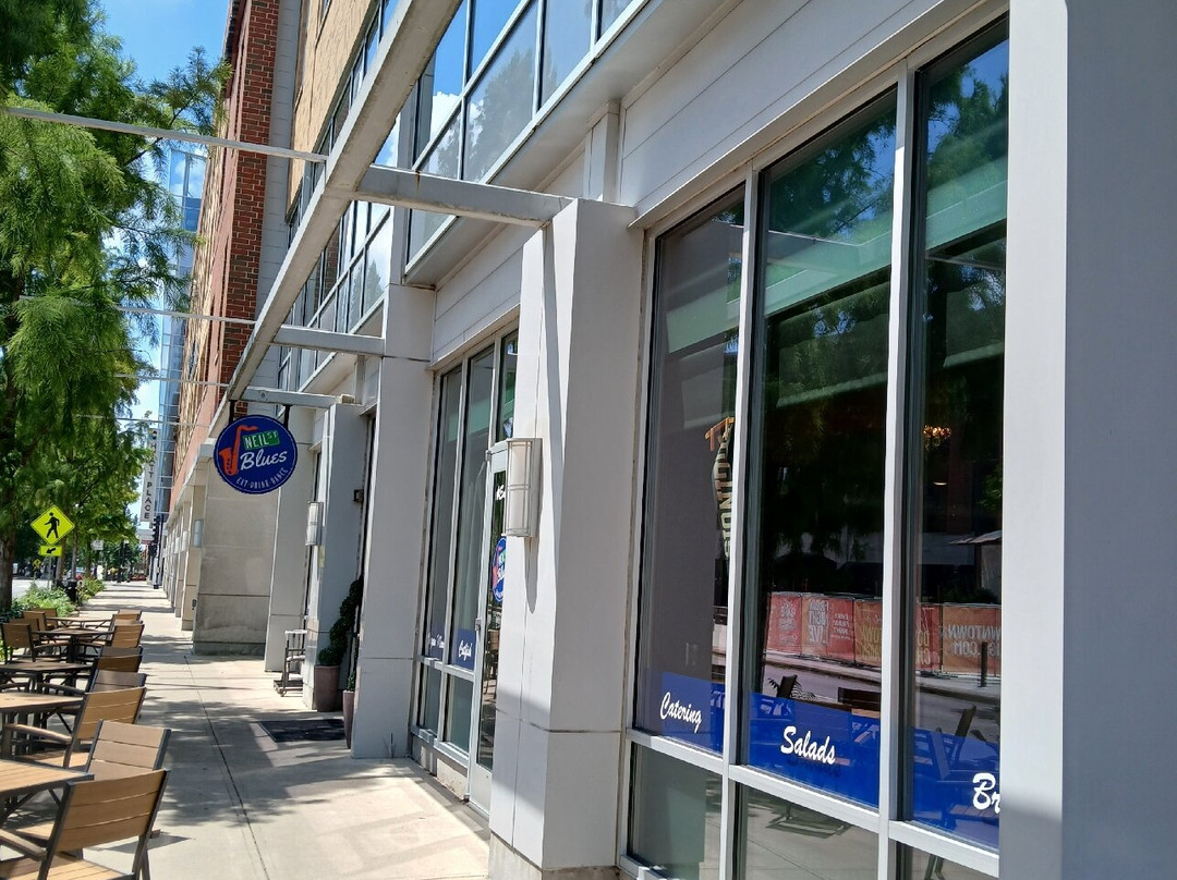 Neil St Blues-尚贝恩必去景点