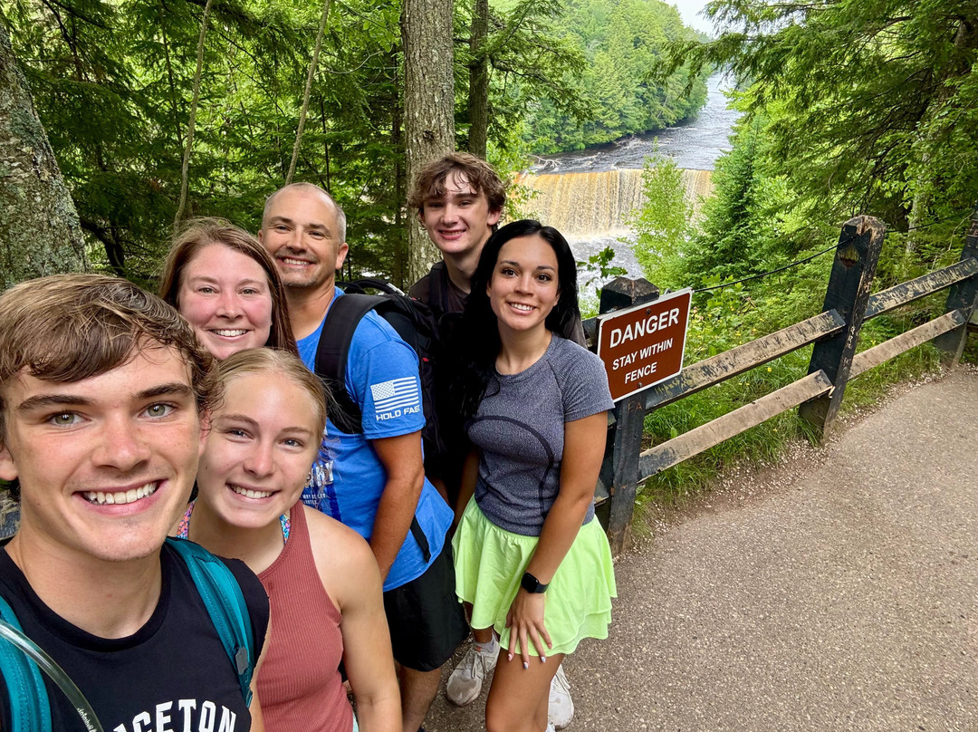 Tahquamenon Falls-Paradise必去景点