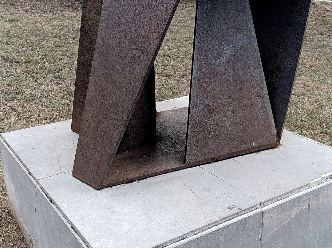 Escultura «little Box»-Candas必去景点