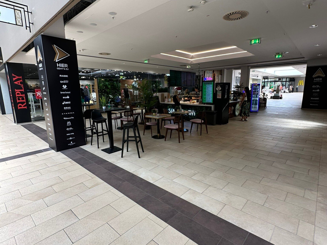Fashion Outlet Parndorf-旁村必去景点