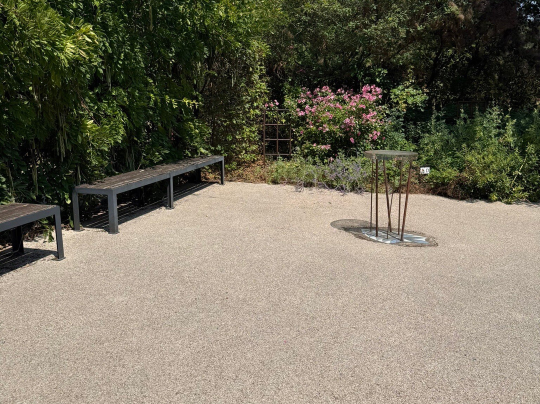 Les Jardins de Colette-Varetz必去景点