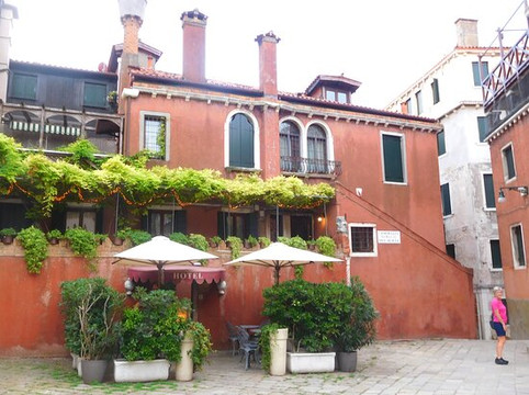 拉卡达菲奥瑞塔酒店主图