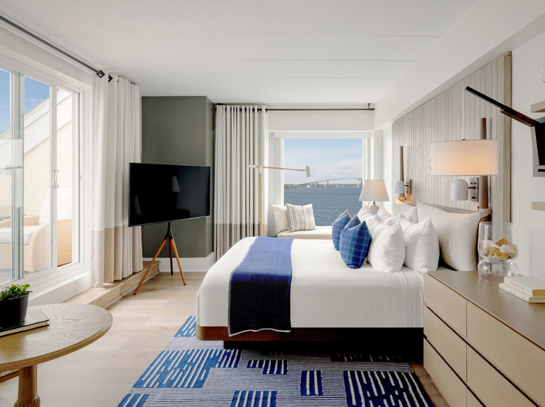 Newport Harbor Island Resort主图