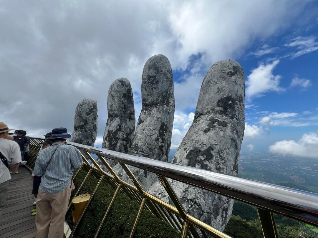 Golden Bridge-岘港必去景点