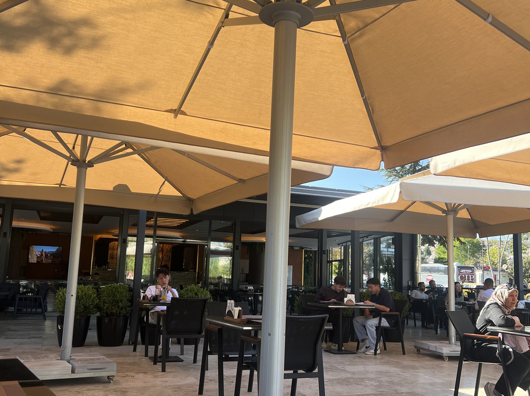 Garden Lounge Cafe & Restaurant