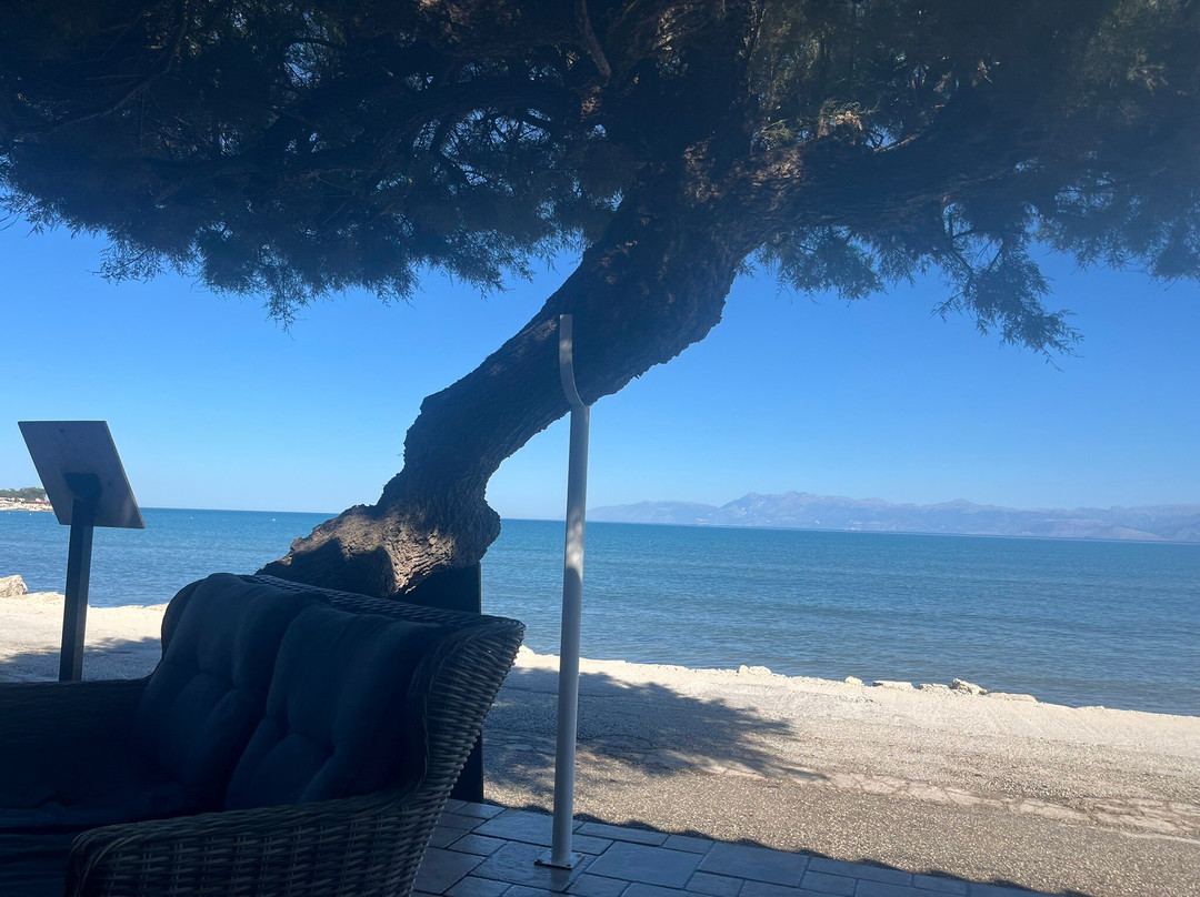 Ninos On The Beach Hotel主图